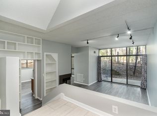 11557 Rolling Green Ct #100A, Reston, VA 20191