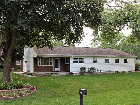 2nd image of 1405 Lilac Ln