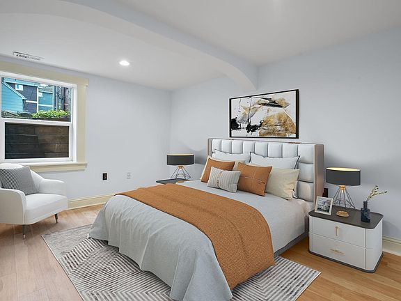 5th image of 9701 Roosevelt Way NE