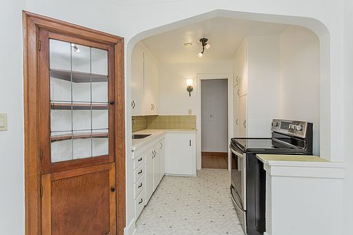 4th image of 4134 11th Ave NE #123
