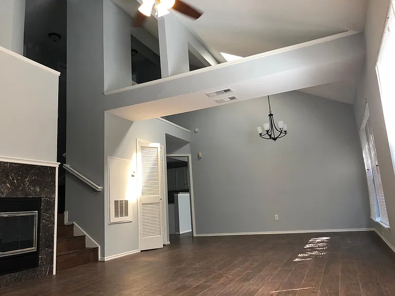 6350 Los Altos Dr — Photo 3