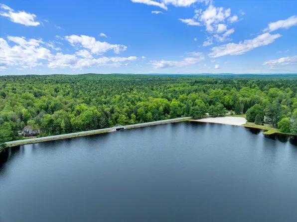 1055 Crestwoods Dr, Pocono Pines, PA 18350