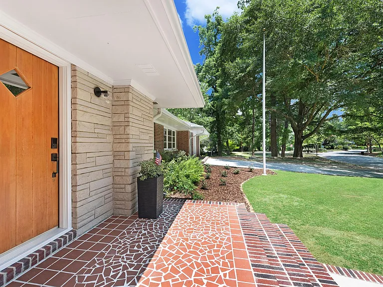 2600 sq ft one level - large open daylight living space. Doesn't include basement, two outdoor porches, or carport.