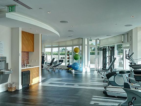 4th image of 3801 Collins Ave #1505