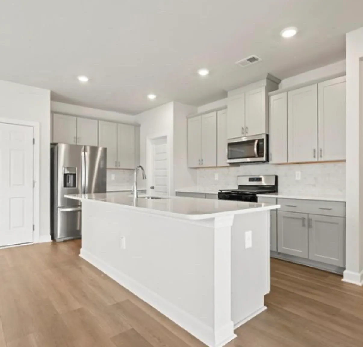 1 bed, 2352 sqft, $750 — Photo 3