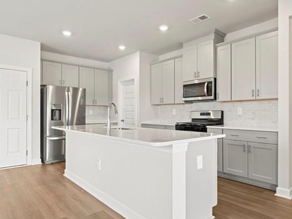 3rd image of 722 Cozy Bluff Rd