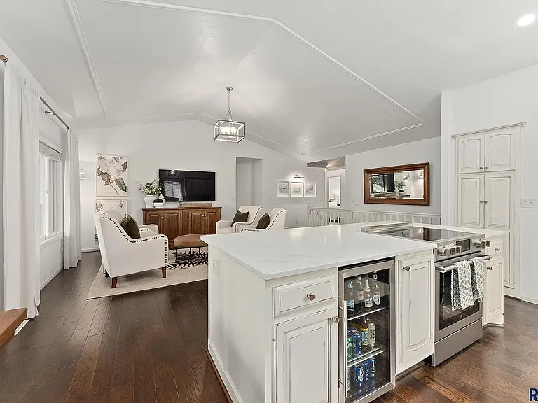 6107 S Avalon Ave — Photo 5