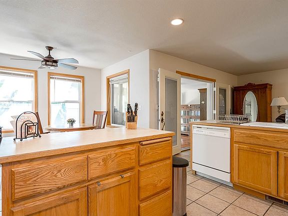 5th image of 4807 Lobelia Ct