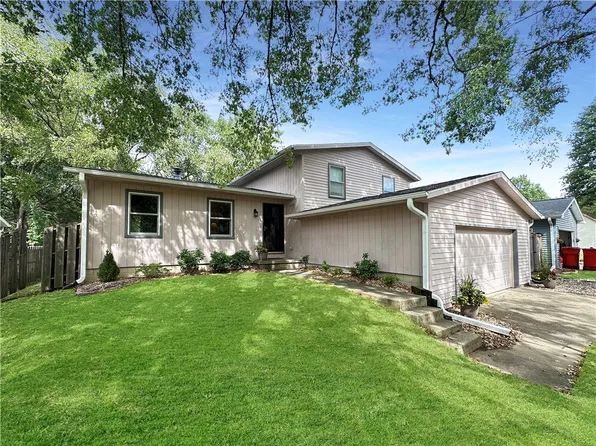 1506 Coral Cove Dr, Champaign, IL 61821