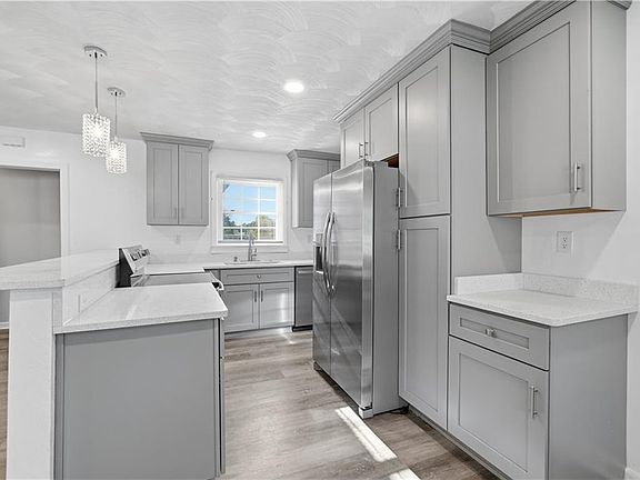 3rd image of 807 Stratford St