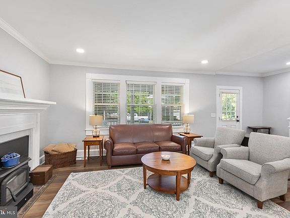 5th image of 812 Mercer St