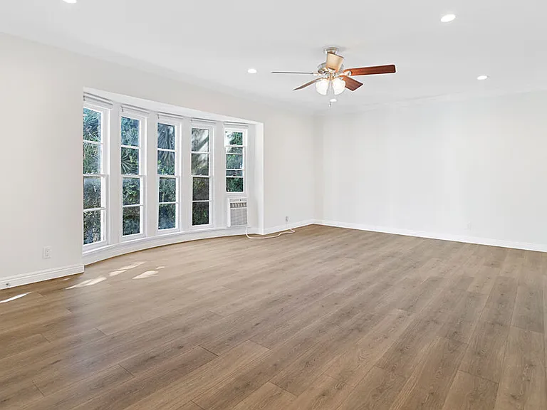 345 N Sycamore Ave #349 — Photo 3