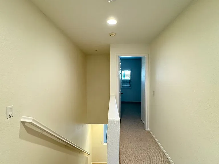 616 E Walnut St — Photo 27