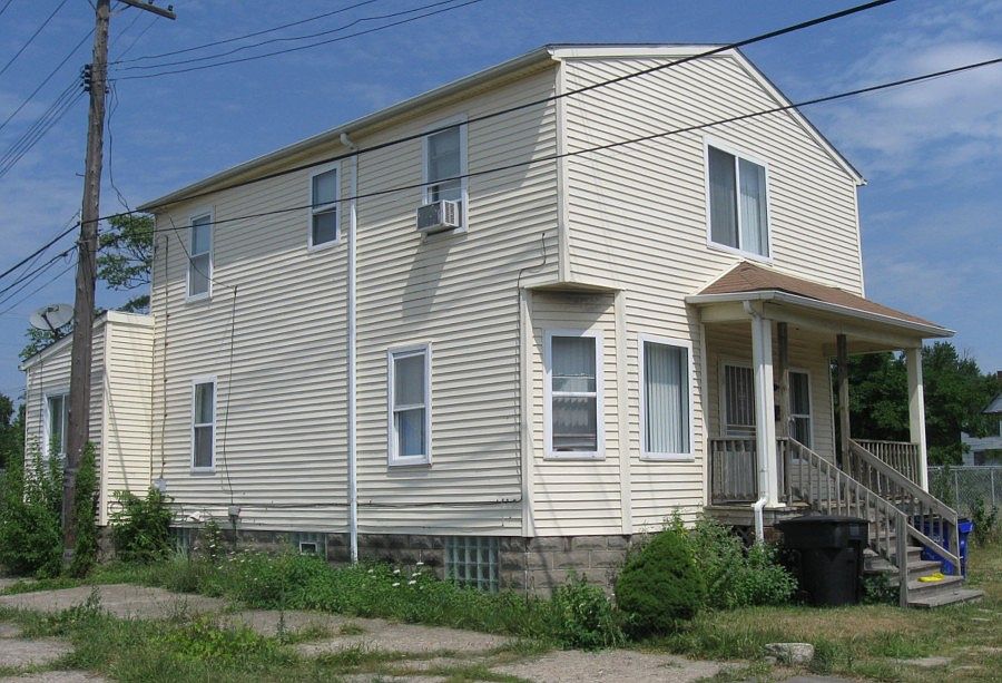 2nd image of 2952 Poplar St