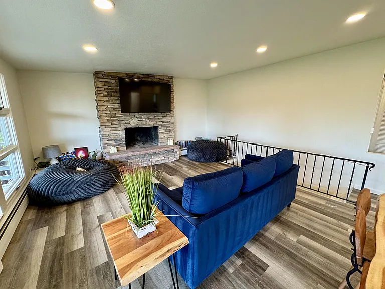 11922 Hillcrest Rd — Photo 5