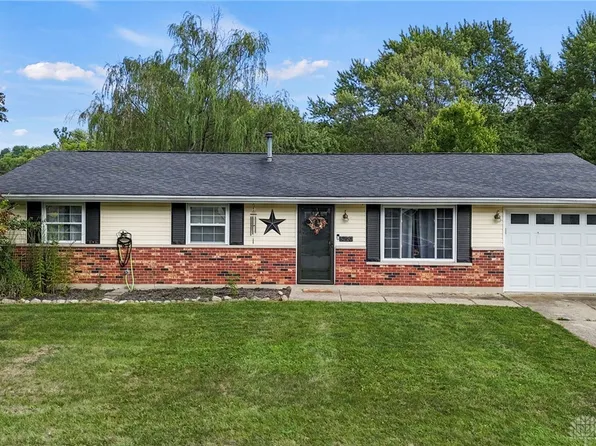 5220 Wakefield Dr, Fairborn, OH 45324