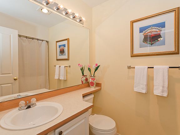 Main floor 1/2 bath and laundry room
