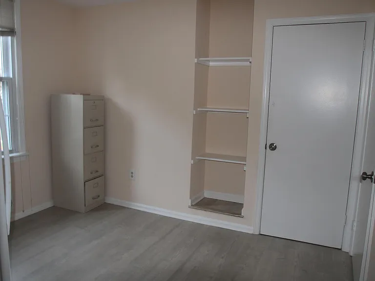 1724 Yale Pl — Photo 10
