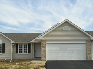 215 Sundance Trl, Capron, IL 61012