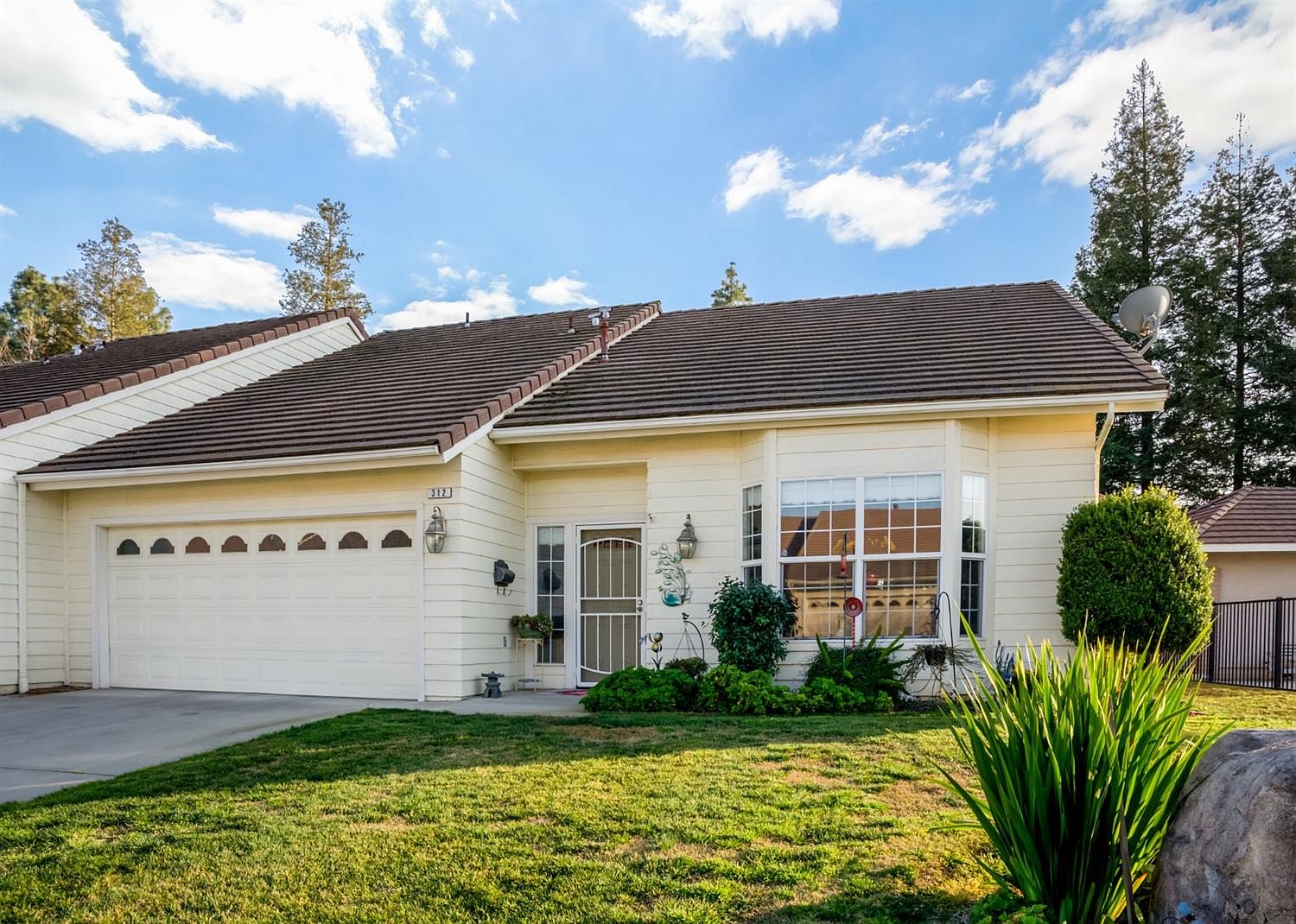 312 Village Dr, Dinuba, CA 93618 Zillow