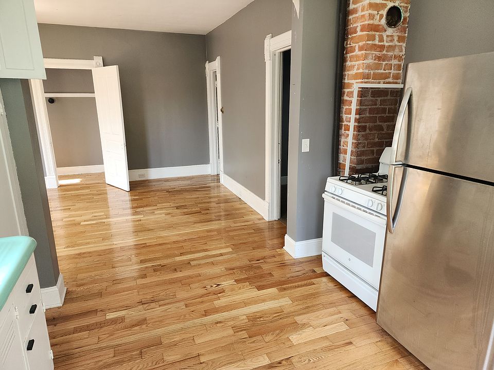 2nd image of 910 Wayne St #2