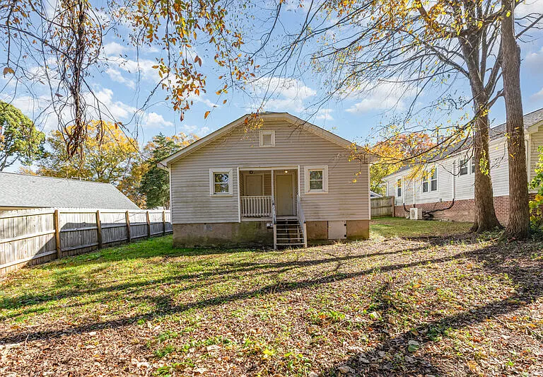659 Wilson St — Photo 17