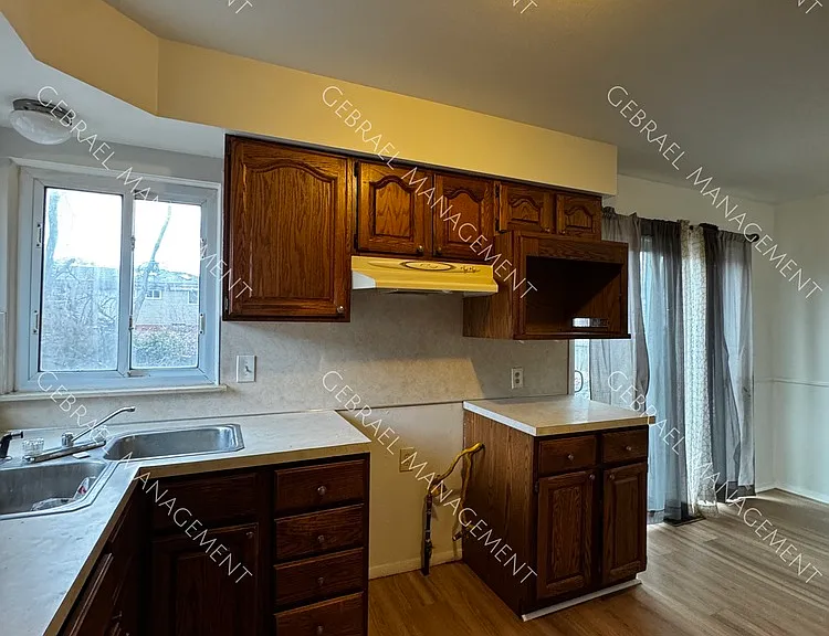 6062 Detroit St — Photo 7