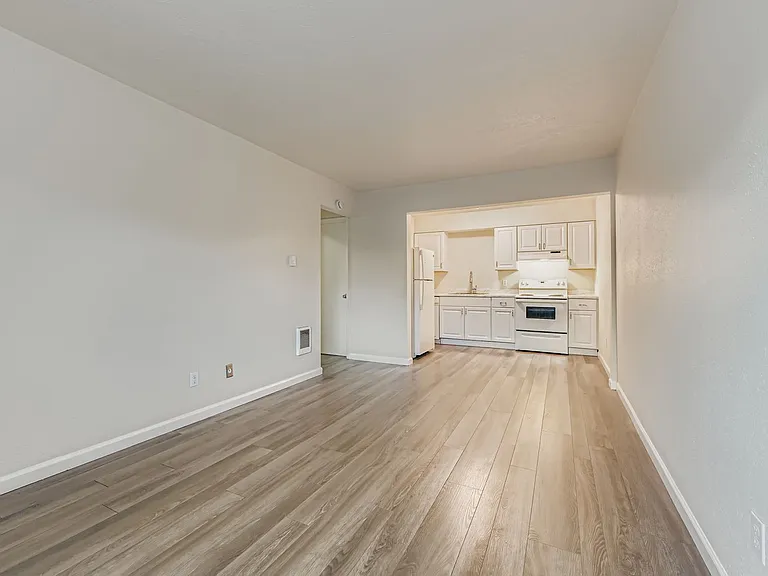 130 NE 17th Ave #16 — Photo 2