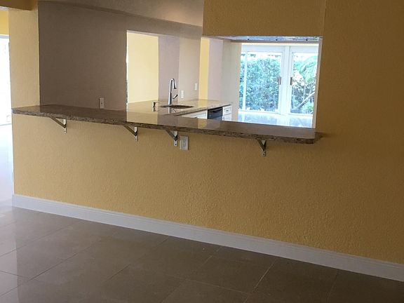 5th image of 4403 King Palm Dr