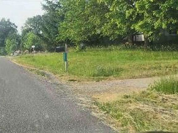 Exterior Neighborhood (street photo)