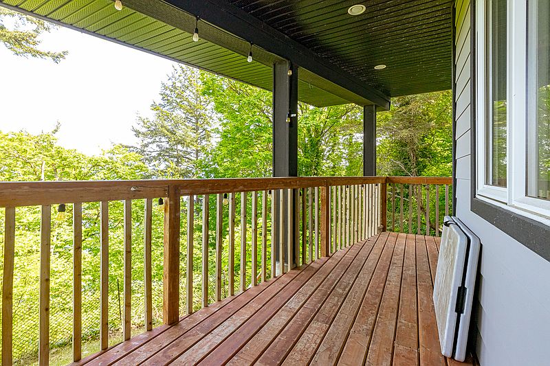 Saanich House for rent - 3 Bedrooms — photo 51