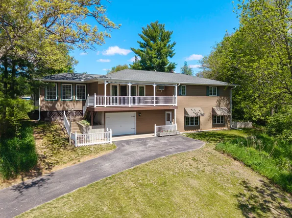 2660 252nd St, De Witt, IA 52742