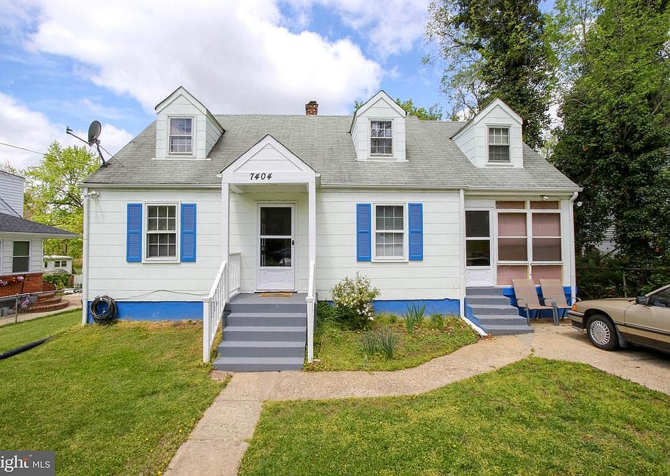 Front exterior w/driveway