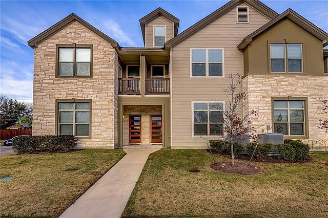 1st image of 700 Applewood Dr APT B