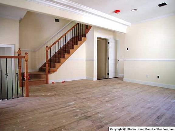 5th image of 257 Poultney St