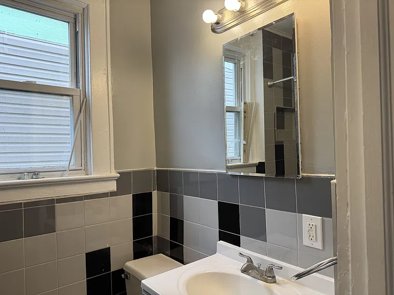 145 Maple St #1 — Photo 6