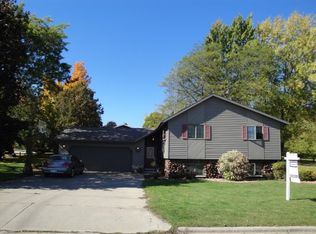 1925 Dexter St, New London, WI 54961