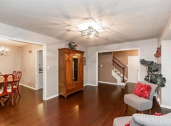 4th image of 10211 W 98th Ter