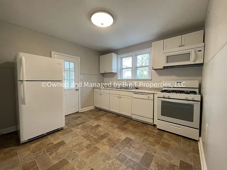 1601 E Latimer Pl — Photo 3
