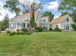 25 Woodland Dr, Huntington, NY 11743