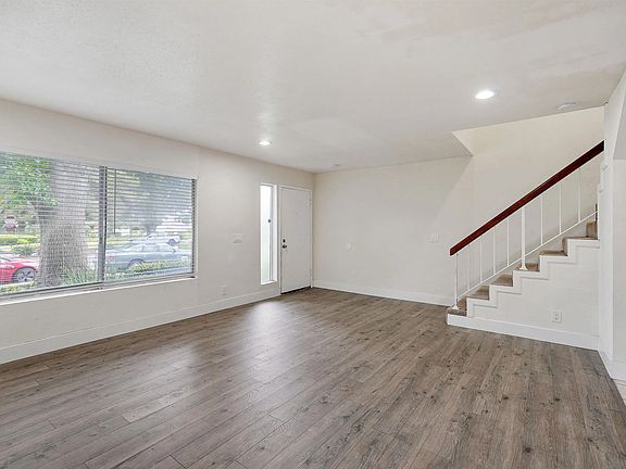 4th image of 306 Los Arbolitos Blvd