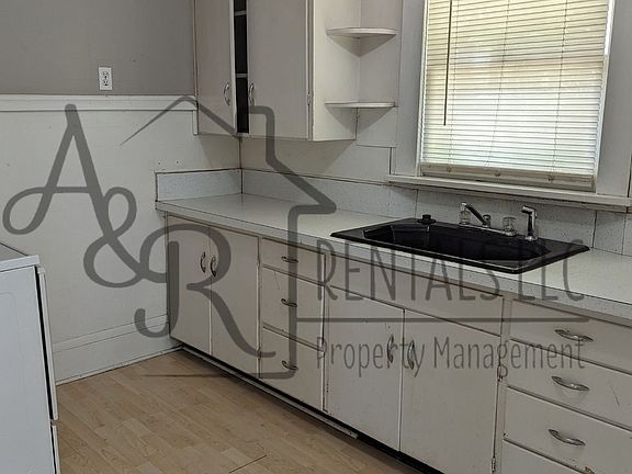5th image of 2104 N Broadway St