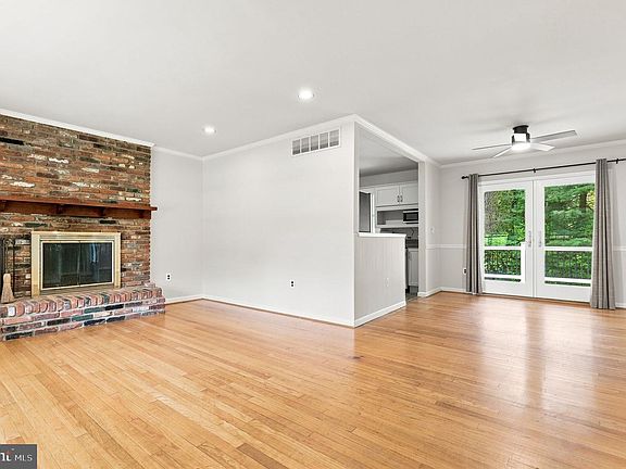 3rd image of 9902 Evergreen Ave