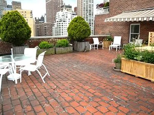 Sold by Douglas Elliman | media 15