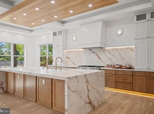 1835 Pimmit Dr, Falls Church, VA 22043
