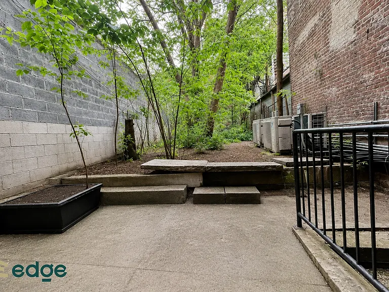 1002 Halsey St #1C — Photo 9