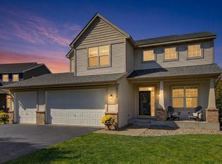 8330 Chestnut Ct, Victoria, MN 55386