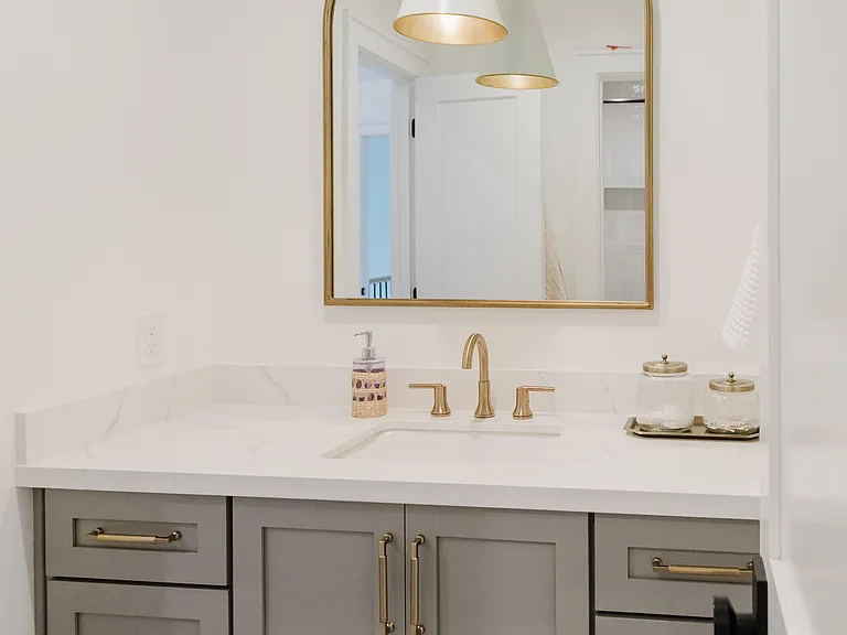 2210 N Gentry St — Photo 14