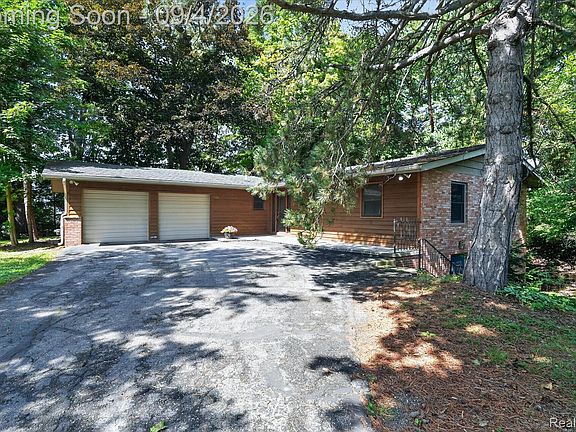 4th image of 1352 Catherines Way