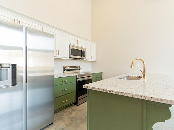 4th image of 614 E Main St #102
